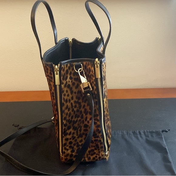 Henri Bendel animal print reverses to leather. shopping bag tote Removable strap - Picture 9 of 14